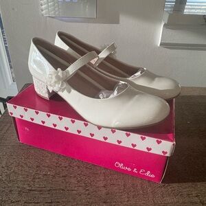 Olive & Edie White Kids Dress Shoes with Floral Accent - NWT